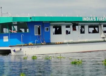 ഇന്ത്യയിലെ-ആദ്യ-സൗരോര്‍ജ-ഫെറി-ബോട്ട്‌;-ദേശീയ-ശ്രദ്ധ-നേടി-കൊച്ചിക്കാരന്‍