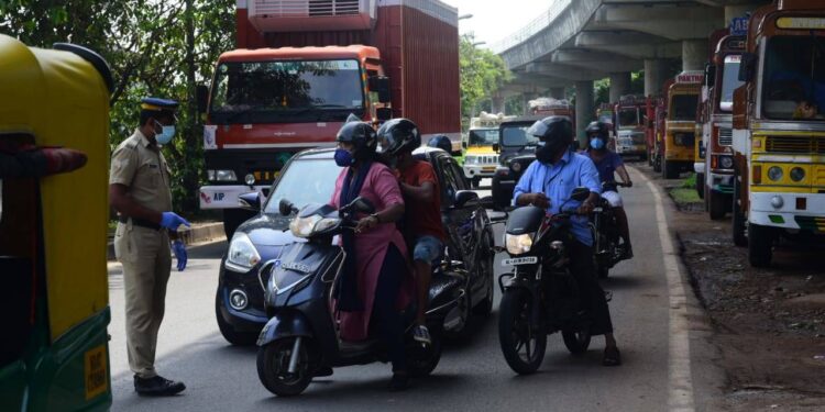 ‘ഇപ്പോഴുള്ളത്-എമർജൻസി-ലോക്ഡൗൺ,-ഇതിന്-നമ്മുടെ-ജീവൻ്റെ-വില’;-മുഖ്യമന്ത്രി