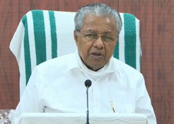 കൂടുതല്‍-ഡോക്ടര്‍മാരെയും-നഴ്‌സുമാരെയും-താല്‍കാലികമായി-നിയമിക്കും;-പള്‍സ്-ഓക്‌സിമീറ്റര്‍-കുറഞ്ഞ-നിരക്കില്‍-ലഭ്യമാക്കും:-മുഖ്യമന്ത്രി