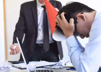 വിരമിക്കുന്ന-ദിവസം-ക്രൂരനായ-ബോസ്സിന്-പണി!-മാസ്സ്-കത്തെഴുതി-ശുചീകരണ-തൊഴിലാളി