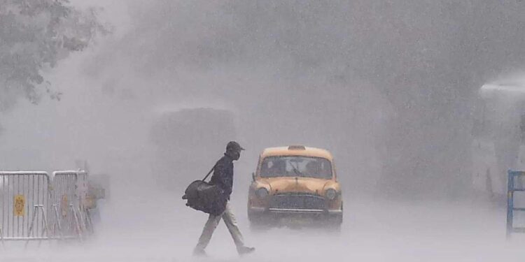 സംസ്ഥാനത്ത്-ഇന്നും-അതിശക്തമായ-മഴയ്ക്ക്-സാധ്യത;-ഇന്ന്-ഏഴ്-ജില്ലകളില്‍-യെല്ലോ-അലേര്‍ട്ട്