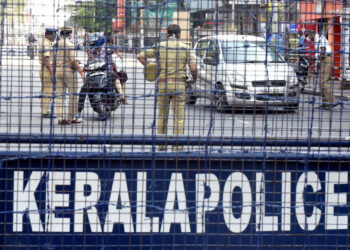 സെക്‌സിനായി-പുറത്ത്-പോകാൻ-ഇ-പാസ്-വേണം,-അപേക്ഷിച്ചയാളെ-കയ്യോടെ-പൊക്കി-പോലീസ്