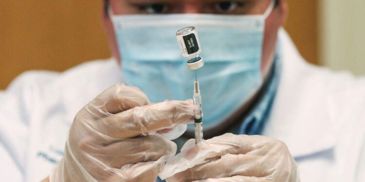 18-വയസ്സിനു-മുകളിലുള്ളവര്‍ക്ക്-തിങ്കളാഴ്ച-മുതൽ-വാക്സിൻ;-ശനിയാഴ്ച-മുതൽ-രജിസ്ട്രേഷൻ