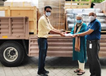 യുഎഇയിലെ-ആല്‍ഫാ-സുഹൃത്തുക്കള്‍-അയച്ച-ഓക്‌സിജന്‍-സിലിണ്ടറുകളും-വെന്റിലേറ്ററുകളും-തൃശൂരിലെത്തി