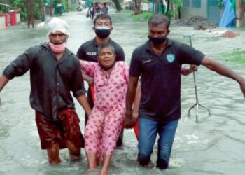 പെരുമഴ,-കടലാക്രമണം-,-വ്യാപകനാശം-;-സംസ്ഥാന-വ്യാപകമായി-ആയിരത്തോളം-ദുരിതാശ്വാസ- ക്യാമ്പ്‌-സജ്ജം