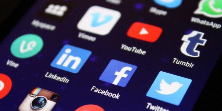 how-to-save-data-while-watching-videos-in-youtube,-facebook:-യൂട്യുബിലും-ഫേസ്ബുക്കിലും-വീഡിയോ-കണ്ട്-ഡാറ്റ-ഒരുപാട്-നഷ്ടമാകുന്നുണ്ടോ?-ഇതൊന്ന്-ചെയ്ത്-നോക്കൂ