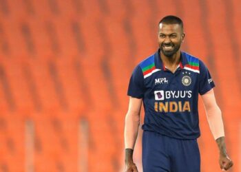 ‘പന്തെറിയാന്‍-സാധിക്കില്ലെങ്കില്‍-ഹാര്‍ദിക്ക്-ഏകദിന-ട്വന്റി-20-ടീമുകളില്‍-തുടരാന്‍-യോഗ്യനല്ല’