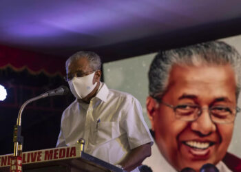 പൊതുജനമില്ലെങ്കിൽ-സത്യപ്രതിജ്ഞാ-ചടങ്ങിലെ-പ്രമുഖർ-ആരാണ്?-ചടങ്ങ്-ഓൺലൈനായി-നടത്തണമെന്ന്-ആവശ്യം