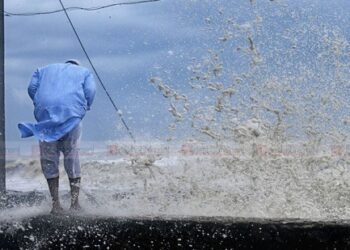 കേരളത്തിൽ-അടുത്ത-24-മണിക്കൂർ-കൂടി-ടൗട്ടേ-ചുഴലിക്കാറ്റിന്റെ-പ്രഭാവം;-ജാഗ്രത-വേണമെന്ന്‌-മുഖ്യമന്ത്രി