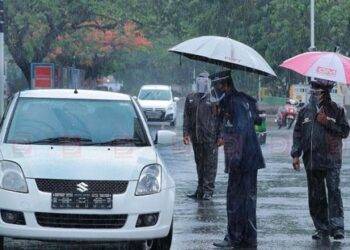നാല്‌-ജില്ലയിൽ-ട്രിപ്പിൾ-ലോക്ക്ഡൗൺ-കർശനമാക്കും;-ചുമതല-ഉയർന്ന-പൊലീസ്‌-ഉദ്യോഗസ്ഥർക്ക്‌