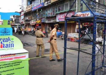 ട്രിപ്പിള്‍-ലോക്‌ഡൗൺ:-ബാങ്ക്‌-പ്രവൃത്തി-ദിനം-തീരുമാനിച്ചു;-പാല്‍,-പത്രം-വിതരണം-രാവിലെ-എട്ടുവരെ