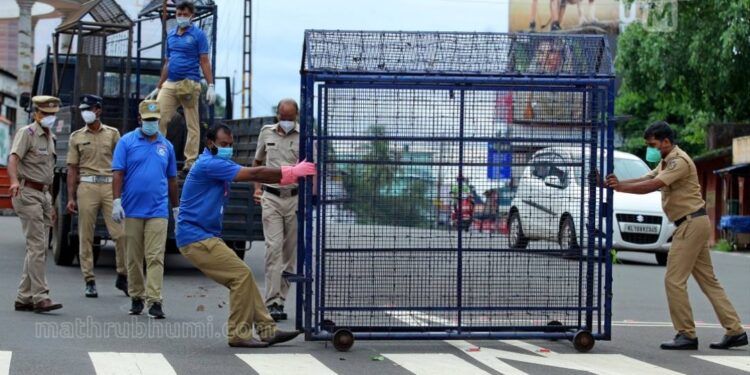 ട്രിപ്പിള്‍-ലോക്ഡൗണിൽ-ബാങ്കുകള്‍ക്ക്-3-ദിവസം-പ്രവർത്തിക്കാം-;-പാല്‍,-പത്രം,-മത്സ്യ-വിതരണം-8-മണി-വരെ