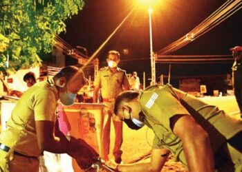 നാല്‌-ജില്ലയിൽ-മുപ്പൂട്ട്‌-തുടങ്ങി-;-മറ്റ്‌-ജില്ലകളിൽ-ലോക്ക്ഡൗൺ-തുടരും