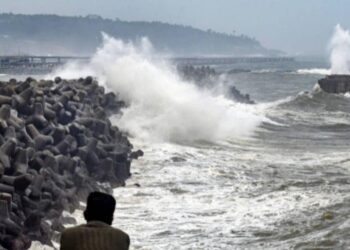 കടല്‍ക്ഷോഭത്തില്‍-വിഴിഞ്ഞത്ത്-പുലിമുട്ട്-തകര്‍ന്നു