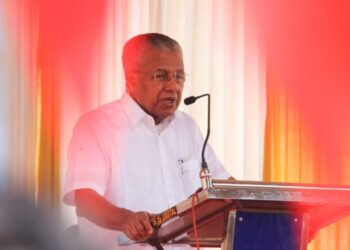 സത്യപ്രതിജ്ഞ-ചടങ്ങ്;-കോടതി-സ്വമേധയാ-കേസെടുക്കണമെന്നാവശ്യപ്പെട്ട്-പരാതി