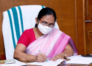 ‘കുറ്റ്യാടിയിലെ-ജനരോഷം-കണ്ട്-തീരുമാനം-തിരുത്തിയതുപോലെ-ടീച്ചറമ്മയേയും-തിരികെ-വിളിക്കണം’;-ശൈലജ-ടീച്ചർക്കായി-സോഷ്യൽ-മീഡിയ