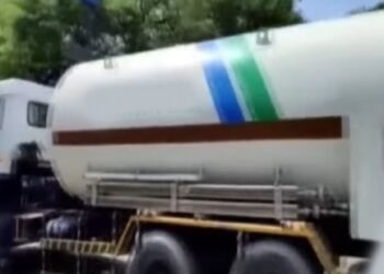 ഓക്‌സിജന്‍-സിലിൻഡറുകളുമായി- 2-ടാങ്കറുകള്‍-കേരളത്തിലേക്ക്-തിരിച്ചു