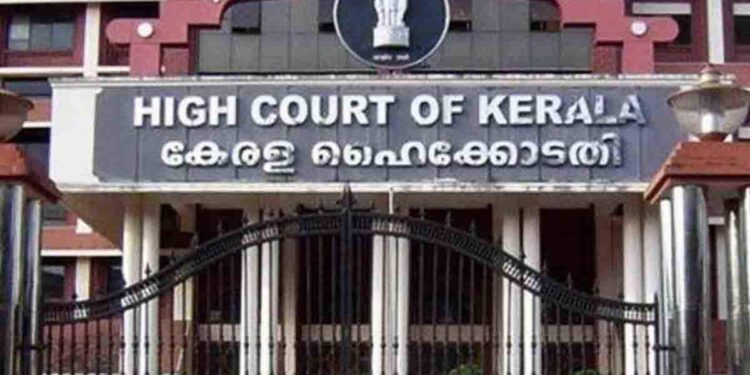 സത്യപ്രതിജ്ഞാ-ചടങ്ങിൽ-ആളുകളുടെ-എണ്ണം-കുറയ്ക്കുന്നതാകും-ഉചിതമെന്ന്-ഹൈക്കോടതി