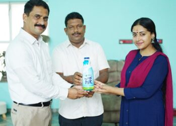 കേരളത്തിലാദ്യമായി-1-ലിറ്റര്‍-എച്ച്ഡിപിഇ-ബോട്ട്‌ലില്‍-ഫ്രഷ്-മില്‍ക്ക്-വിപണിയിലിറക്കി-സാപിന്‍സ്