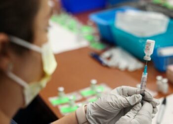 ബഹ്‌റൈനില്‍-കൗമാരക്കാര്‍ക്കും-കോവിഡ്-വാക്‌സിന്‍-നല്‍കുന്നു