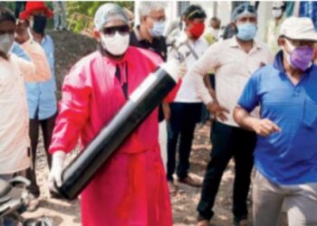 ബിജെപി-എംഎല്‍എയ്‌ക്ക്-പ്രാണവായു- എത്തിച്ച്-റെഡ്-വളന്റിയര്‍മാര്‍-;-സന്നദ്ധപ്രവര്‍ത്തനത്തിന്-പുത്തന്‍-മാതൃക-തീര്‍ത്ത്-എസ്എഫ്‌ഐ,- ഡിവൈഎഫ്‌ഐ-പ്രവര്‍ത്തകര്‍