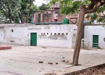 കോവിഡ്-മറവില്‍-വര്‍​ഗീയ-അജൻഡ-;-യുപിയിൽ-നൂറ്റാണ്ട്-പഴക്കമുള്ള-മുസ്ലിം-പള്ളി-പൊളിച്ചു