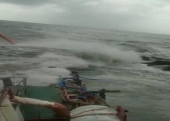 മുംബൈ-ബാർജ്‌-അപകടം:- 37-മൃതദേഹം-കണ്ടെത്തി