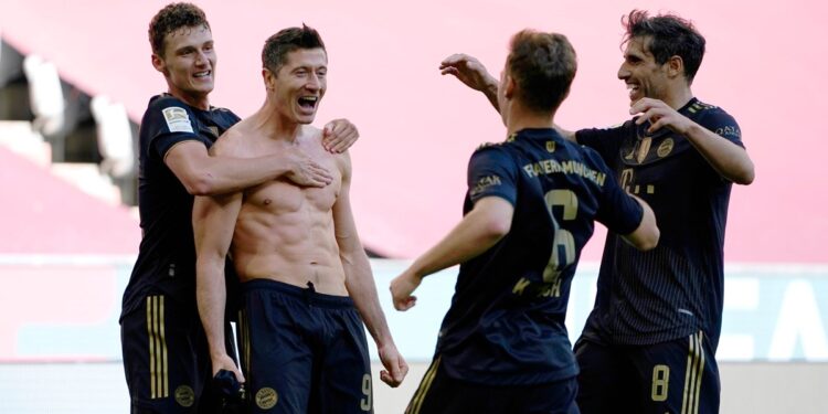 ഗോളടിയില്‍-പുതിയ-ചരിത്രം;-‘ലെവന്‍’-വേറെ-ലെവല്‍