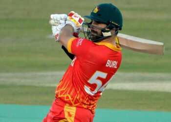 സിംബാബ്വെ-ടീമിന്-സ്പോൺസറെ-ലഭിക്കുമോ;-കേടായ-ഷൂവിന്റെ-ചിത്രം-പങ്കുവച്ച്-റയാൻ-ബർൾ