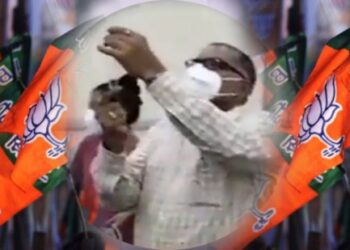 കോവിഡ്‌-കേന്ദ്രത്തിൽ- മരുന്ന്‌-സിറിഞ്ചിൽ-നിറച്ച്‌- ബിജെപി-എംഎൽഎ-;-ദൃശ്യങ്ങൾ-പുറത്ത്‌