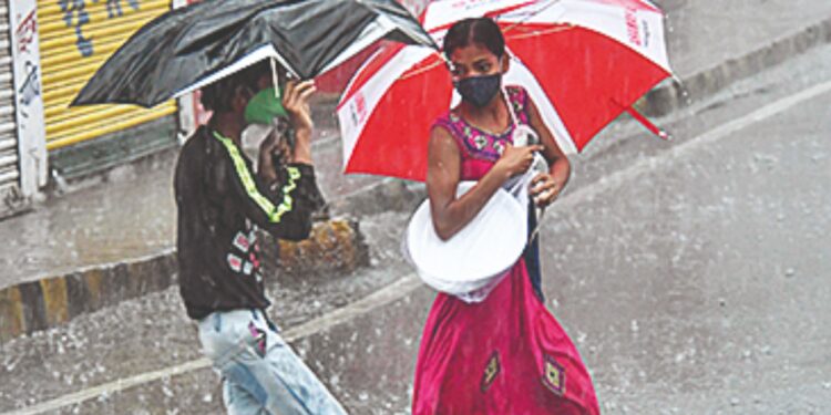 യാസ്-ചുഴലിക്കാറ്റ്:-സംസ്ഥാനത്ത്-ശക്തമായ-മഴയ്ക്ക്-സാധ്യത;-വിവിധ-ജില്ലകളിൽ-യെല്ലോ-അലേർട്ട്