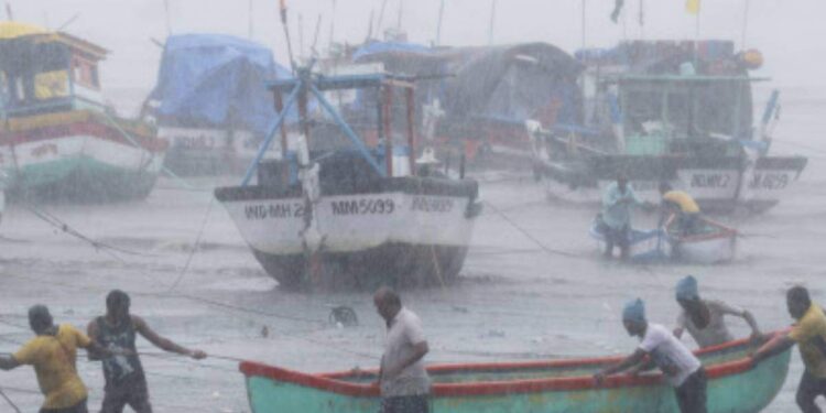 ശക്തമായ-കാറ്റിന്-സാധ്യത;-മത്സ്യത്തൊഴിലാളികൾ-ശനിയാഴ്ചവരെ-കടലിൽ-പോകരുതെന്ന്-മുന്നറിയിപ്പ്