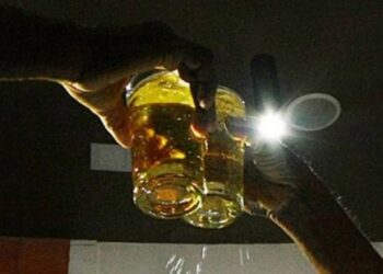 അലിഗഡില്‍-വ്യാജ-മദ്യം-കഴിച്ച്-എട്ടു-പേര്‍-മരിച്ചു