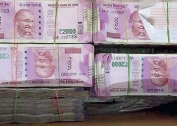 കൈക്കൂലിക്കേസ്‌-:-എഫ്സിഐ-ഓഫീസിൽനിന്ന്‌- 3-കോടിയും-സ്വർണവും-പിടിച്ചു-;-പിടിച്ചെടുത്തവയിൽ-വെള്ളിയും- നോട്ടെണ്ണുന്ന- യന്ത്രവും