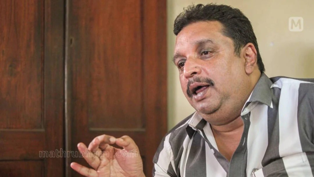 വരാന്തയിലുള്ള-കുഞ്ഞുമോന്‍-ആദ്യമൊന്ന്-അകത്തുകയറ്,-ക്ഷണം-എന്നിട്ടാകാം-ഷിബു-ബേബി-ജോണ്‍