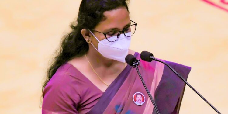 പിണറായി-വിജയൻ-എന്ന-സിപിഎം-നേതാവിനെ-എതിർക്കാൻ-ഒരുപാട്-കാരണങ്ങൾ;-മുഖ്യമന്ത്രിയെ-ബഹുമാനിക്കേണ്ടിടത്ത്-ബഹുമാനിക്കുമെന്ന്-രമ