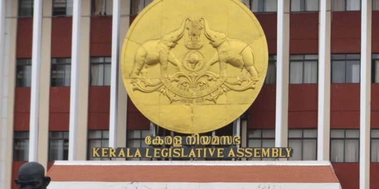 കേന്ദ്രസര്‍ക്കാരിനെതിരെ-രൂക്ഷവിമര്‍ശനം-കൂട്ടിച്ചേര്‍ത്ത്-പ്രമേയം;-അനുകൂലിച്ച്-പ്രതിപക്ഷം