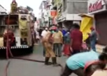 ചാല-മാര്‍ക്കറ്റിലെ-തീ-അണച്ചു