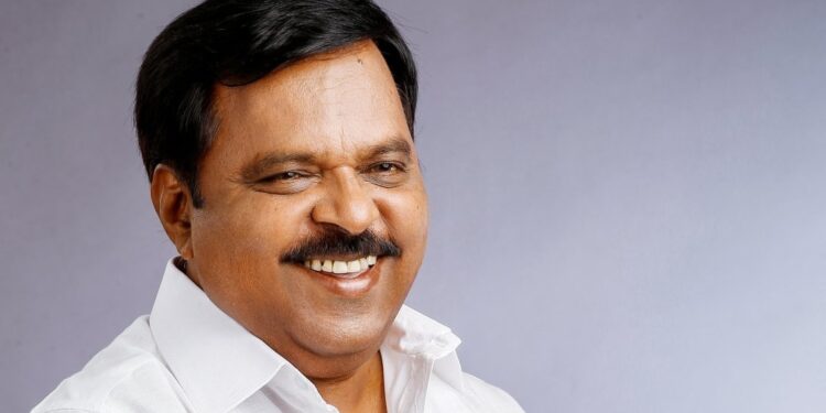 കടല്‍-ഒരിക്കലും-കായലില്‍-ചേരാറില്ല;-കോണ്‍ഗ്രസ്-വിടുമെന്ന-വാര്‍ത്തയ്‌ക്കെതിരെ-ജോസഫ്-വാഴയ്ക്കന്‍