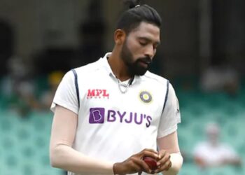 പിതാവിന്റെ-മരണ-ശേഷവും-ഓസ്ട്രേലിയൻ-പര്യടനത്തിൽ-തുടരാൻ-പ്രേരിപ്പിച്ചത്-രവിശാസ്ത്രിയുടെ-പിന്തുണ:-സിറാജ്