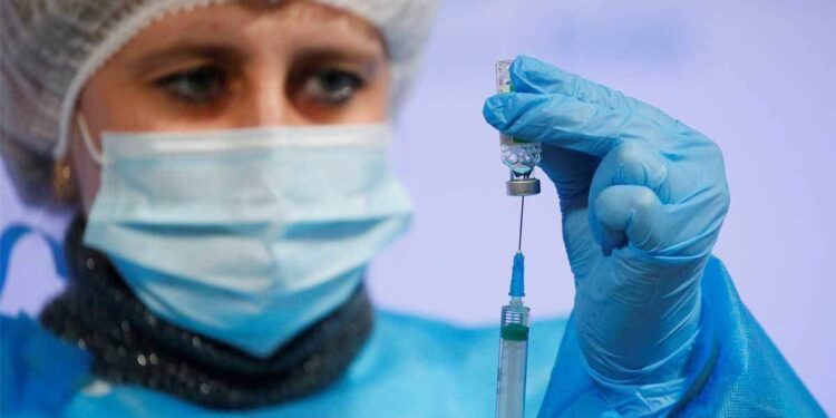 40-കഴിഞ്ഞവർക്ക്-മുൻഗണനയില്ലാതെ-വാക്‌സിൻ-നൽകും;-നിർദേശവുമായി-ആരോഗ്യമന്ത്രി-വീണാ-ജോർജ്