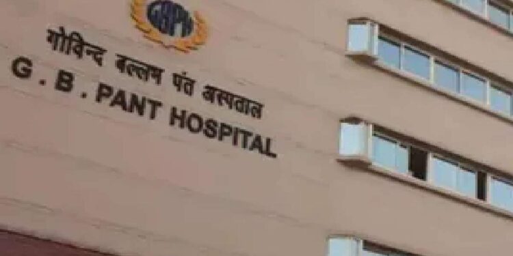 മലയാളം-സംസാരിക്കുന്നത്-വിലക്കി;-ഡൽഹിയിലെ-ആശുപത്രിക്കെതിരെ-പ്രതിഷേധവുമായി-നഴ്‌സുമാർ