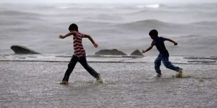 ചൊവ്വാഴ്ച-മുതൽ-കാലവർഷം-ശക്തിപ്രാപിക്കും;-ആറ്-ജില്ലകളിൽ-യെലോ-അലേർട്ട്;-കടലിൽ-പോകരുത്