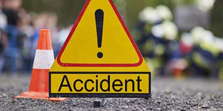 കണ്ണൂരിൽ-ആംബുലൻസ്-മരത്തിൽ-ഇടിച്ച്-മൂന്ന്-പേർ-മരിച്ചു;-പരിക്കേറ്റ-ഒരാൾ-ചികിത്സയിൽ