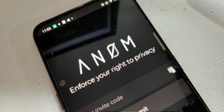 കള്ളക്കടത്തുകാര്‍-വാങ്ങിയത്-പോലീസിന്റെ-ഫോണ്‍;-ക്രിമിനല്‍-ശൃംഖല-തകര്‍ത്ത്-സ്റ്റിങ്-ഓപ്പറേഷന്‍