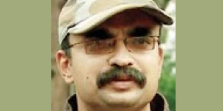 ധനേഷ്‌കുമാര്‍-നടപടികള്‍ക്ക്-പേരുകേട്ട-ഉദ്യോഗസ്ഥന്‍;ചന്ദനക്കടത്ത്-സംഘങ്ങളുടെ-കണ്ണിലെ-കരട്