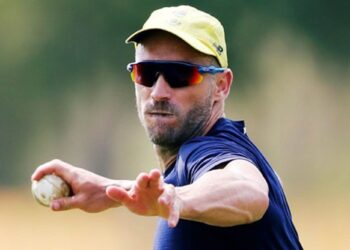 ഫീല്‍ഡ്-ചെയ്യുന്നതിനിടെ-സഹതാരവുമായി-കൂട്ടിയിടിച്ചു;-ഡൂപ്ലസി-ആശുപത്രിയില്‍