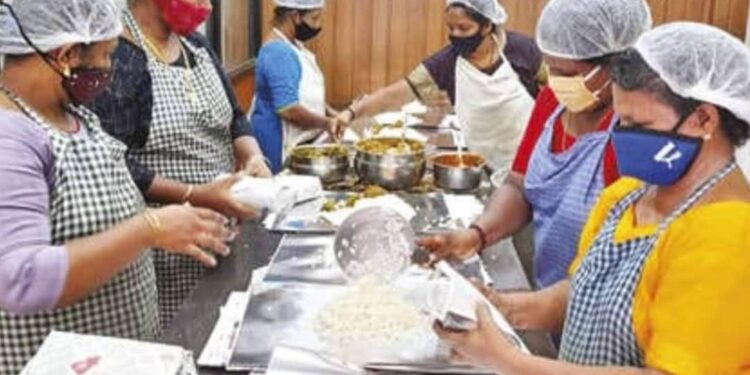 ലോക്-ഡൗണിലും-ജനകീയ-ഹോട്ടലുകള്‍-വിളമ്പിയത്-മൂന്നുലക്ഷത്തിലേറെ-പേര്‍ക്കുള്ള-ഉച്ചഭക്ഷണം