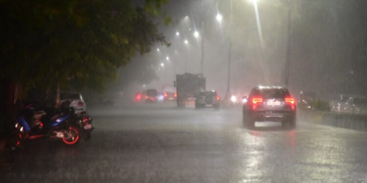 സംസ്ഥാനത്ത്-ശക്തമായ-മഴ-തുടരും;-ശനിയാഴ്ച-വരെ-വിവിധ-ജില്ലകളിൽ-യെല്ലോ-അലേർട്ട്