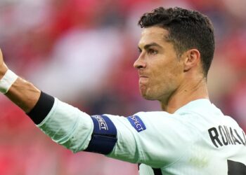 കൊക്കക്കോളക്ക്-പകരം-വെള്ളമെടുത്ത്-റൊണാള്‍ഡൊ;-കമ്പനിക്ക്-ഉണ്ടായ-നഷ്ടം-നാല്-ബില്യണ്‍-ഡോളര്‍